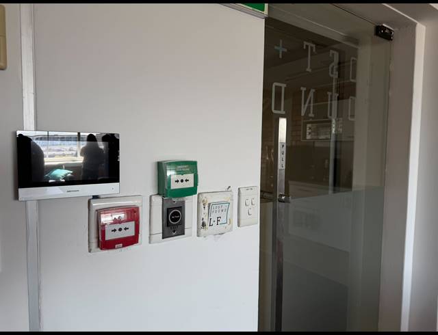 92M² BUILDING TO LET IN GREEN POINT